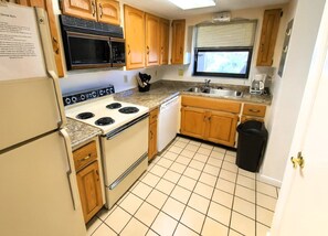 ميكروويف، غسالة أطباق، ماكينة لصنع القهوة/الشاي