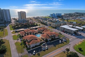 Exterior - Daytona Beach Getaway – Pool View, Gated Complex, 2-Min Stroll to the Ocean (Daytona Beach Shores)