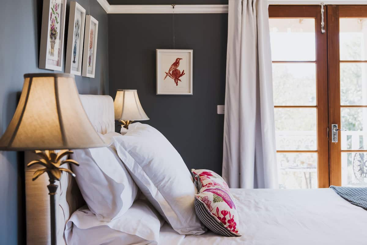 Luxury King Suite with Lounge | Egyptian cotton sheets, premium bedding, pillowtop beds