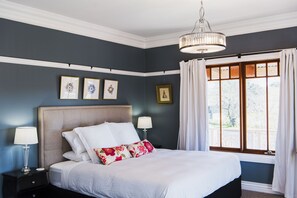 Egyptian cotton sheets, premium bedding, pillow-top beds - Enfield House (Menah)