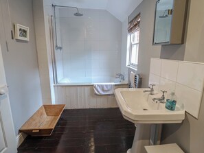 Bathroom - Lavender House, Aldeburgh (Aldeburgh)