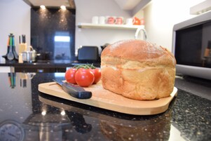 Fridge, dishwasher, cookware/dishes/utensils