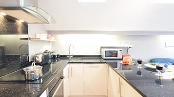 Fridge, dishwasher, cookware/dishes/utensils