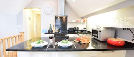 Fridge, dishwasher, cookware/dishes/utensils
