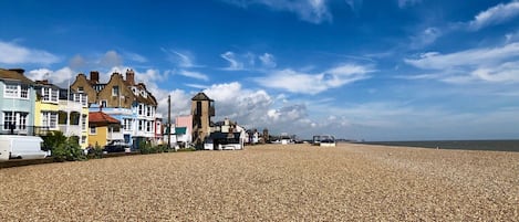 Una spiaggia nelle vicinanze
