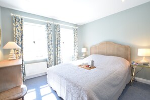 3 bedrooms, individually decorated, individually furnished, free WiFi - Seawall Cottage, Aldeburgh (Aldeburgh)