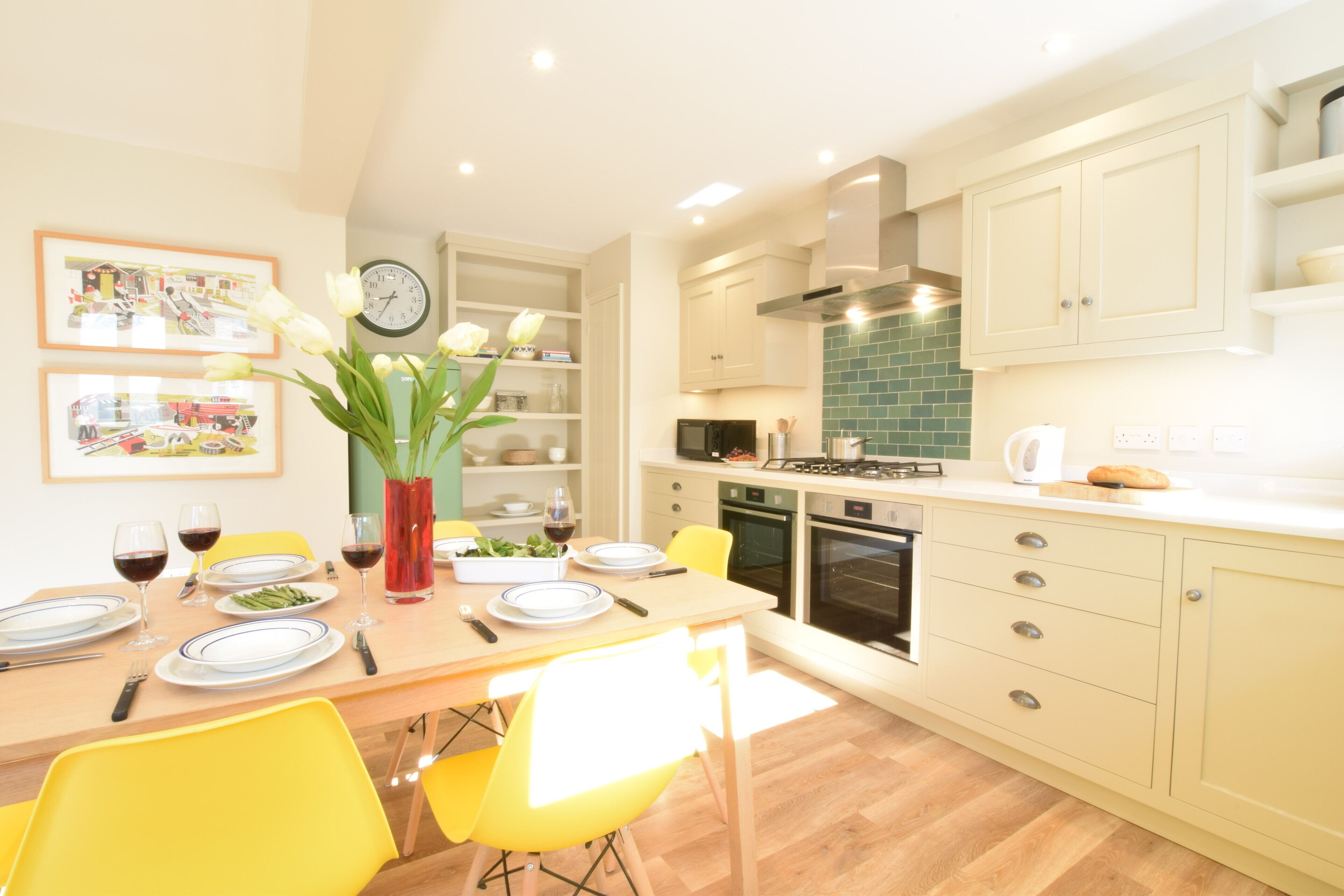 Fridge, dishwasher, cookware/dishes/utensils