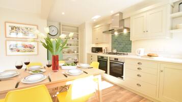 Fridge, dishwasher, cookware/dishes/utensils
