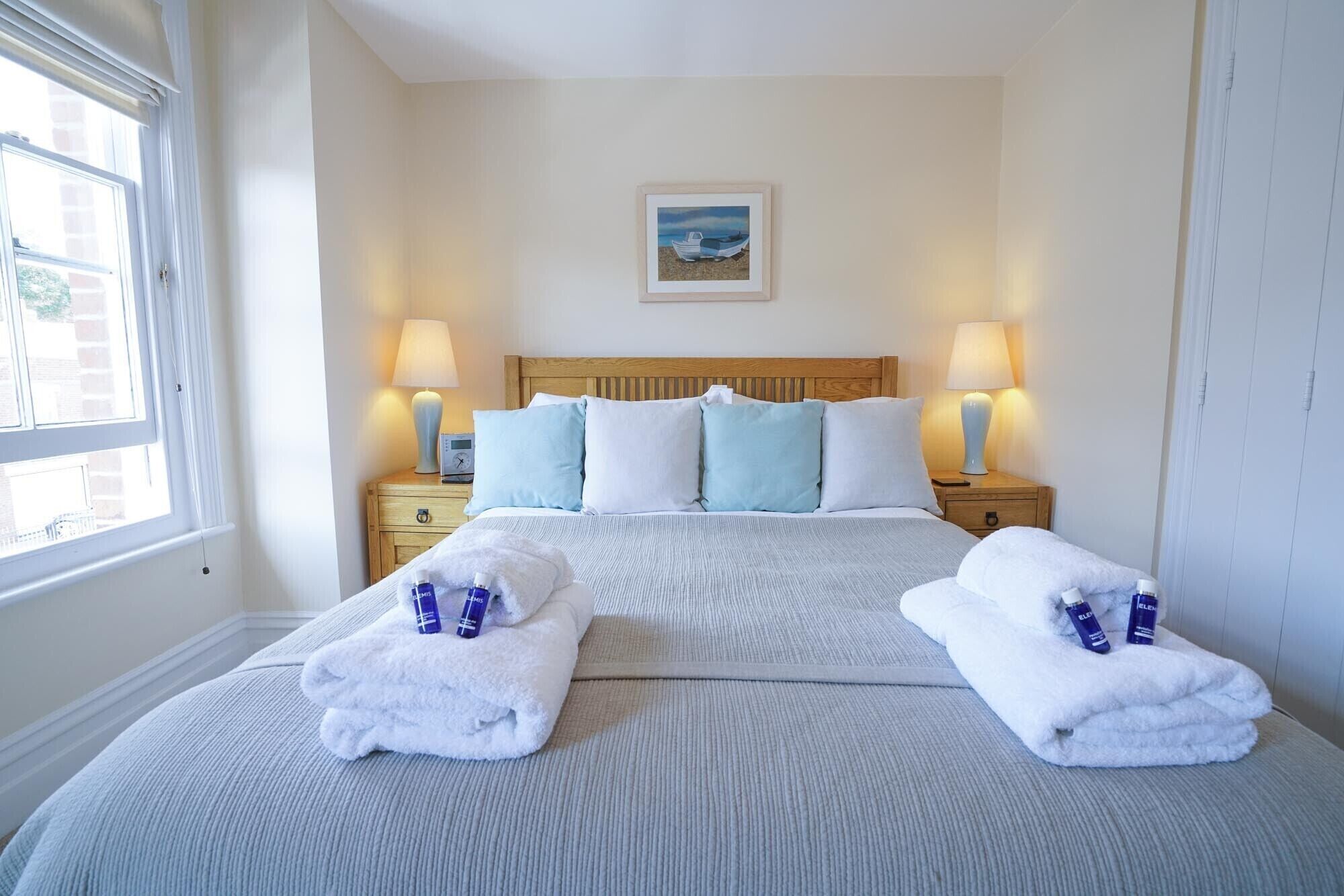 2 habitaciones, decoración personalizada y muebles diferentes 