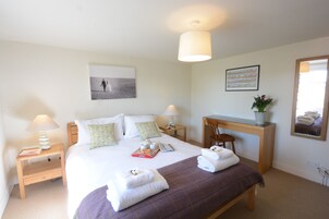 3 habitaciones, decoración personalizada y muebles diferentes