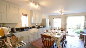 Fridge, dishwasher, cookware/dishes/utensils