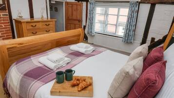 Cottage | 2 bedrooms, individually decorated, individually furnished, free WiFi