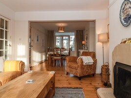 村舍 | 起居区 | DVD 播放器