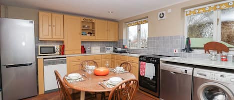 Cottage | Cuisine privée | Réfrigérateur, lave-vaisselle