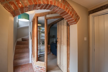 Cottage | 2 bedrooms, individually decorated, individually furnished, free WiFi. 1 The Old Coach House