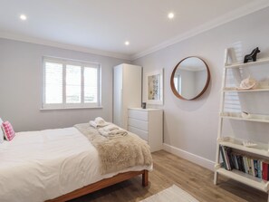 3 quartos, individualmente decorados, individualmente mobiliados
