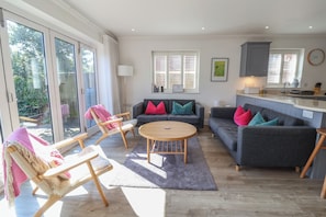 TV - Crabapple Cottage, Southwold (Reydon)