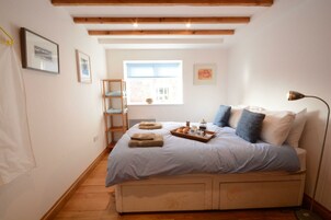 2 habitaciones, decoración personalizada y muebles diferentes 