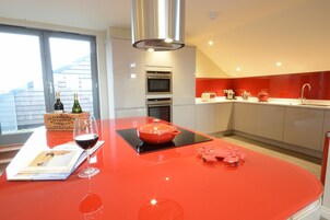 Fridge, cookware/dishes/utensils