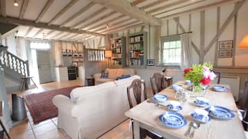 Cottage | Interior