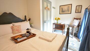 3 bedrooms, individually decorated, individually furnished, free WiFi