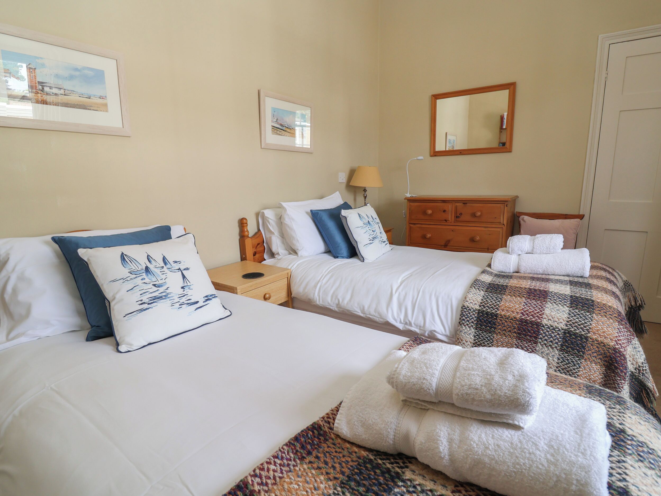 Cottage | 2 bedrooms, individually decorated, individually furnished, free WiFi