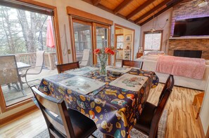 Dining - Sauna☆Pool Table☆Bar☆2 Fireplaces☆
4 Bedroom+Loft Cabin☆ On Bryce Resort (Basye)