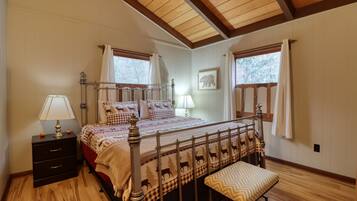5 bedrooms, iron/ironing board, free WiFi, bed sheets