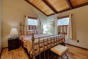 5 bedrooms, iron/ironing board, free WiFi, bed sheets - Sauna☆Pool Table☆Bar☆2 Fireplaces☆
4 Bedroom+Loft Cabin☆ On Bryce Resort (Basye)