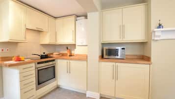 Fridge, dishwasher, cookware/dishes/utensils