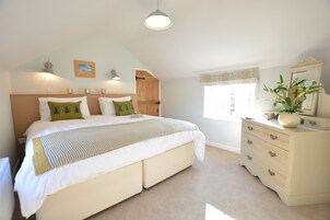 2 habitaciones, decoración personalizada y muebles diferentes 