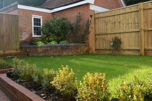 Property grounds - Little Turnpike Cottage, Melton (Woodbridge)