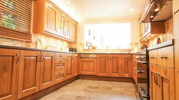 Refrigerador y utensilios de cocina