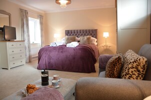 4 habitaciones, decoración personalizada y muebles diferentes 