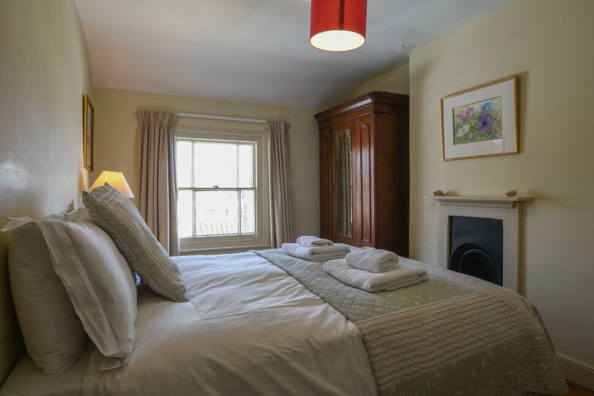 4 dormitorios, decoración individual, mobiliario individual