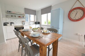 Fridge, dishwasher, cookware/dishes/utensils - Sweet Pea, Southwold (Reydon)