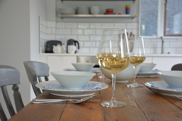 Fridge, dishwasher, cookware/dishes/utensils