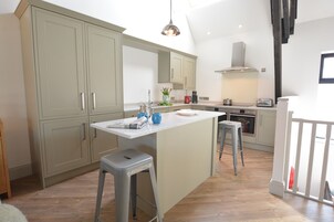 Fridge, dishwasher, cookware/dishes/utensils