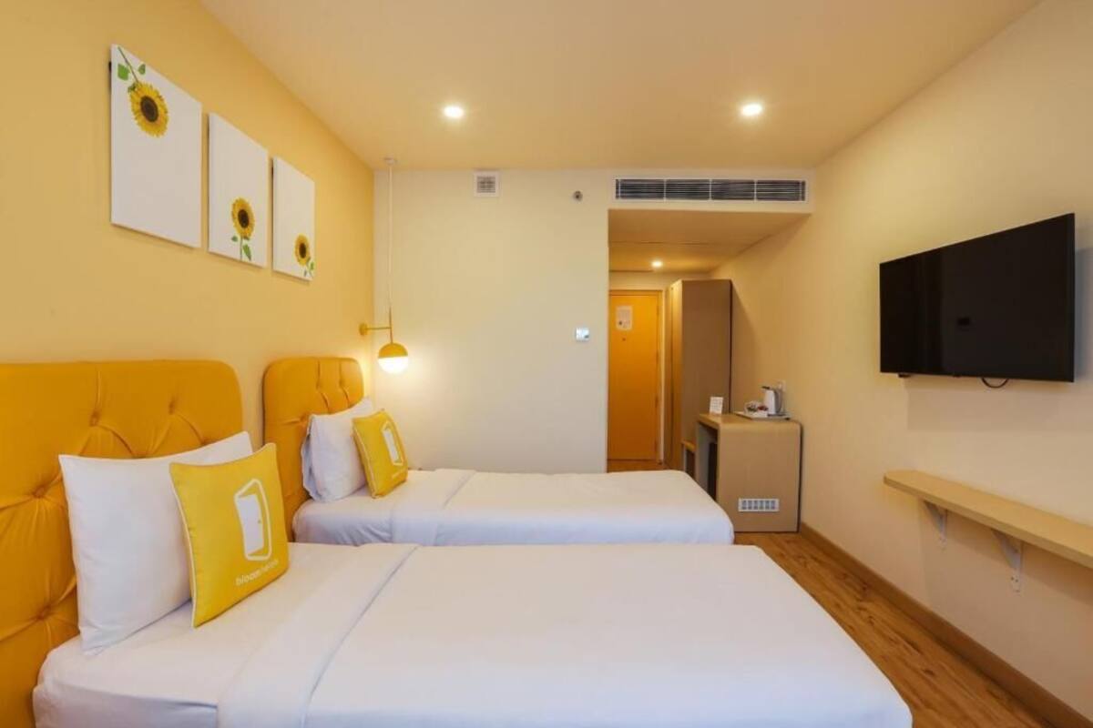 ตู้นิรภัยในห้องพัก, โต๊ะทำงาน, ห้องเก็บเสียง, เตารีด/โต๊ะรีดผ้า