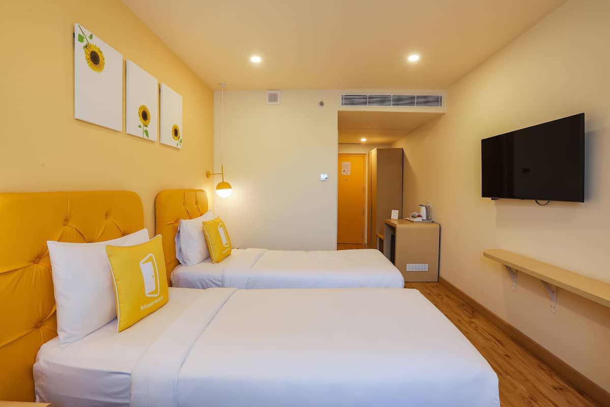 ห้องสแตนดาร์ดทวิน | ตู้นิรภัยในห้องพัก, โต๊ะทำงาน, ห้องเก็บเสียง, เตารีด/โต๊ะรีดผ้า