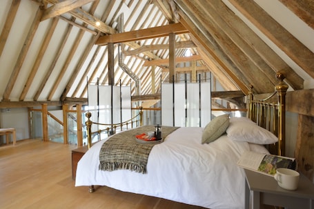 2 bedrooms, individually decorated, individually furnished, free WiFi