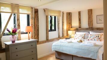 2 bedrooms, individually decorated, individually furnished, free WiFi