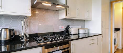 村舍 | 私人厨房 | 冰箱、洗碗机、厨具/餐具