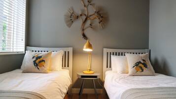 Cottage | 2 bedrooms, individually decorated, individually furnished, free WiFi