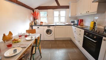 Fridge, dishwasher, cookware/dishes/utensils