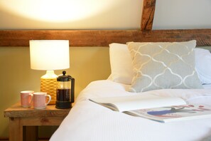3 bedrooms, individually decorated, individually furnished, free WiFi - Wheelwright's Barn (Halesworth)