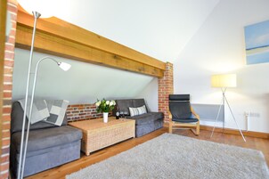 2 dormitorios, decoración individual, mobiliario individual