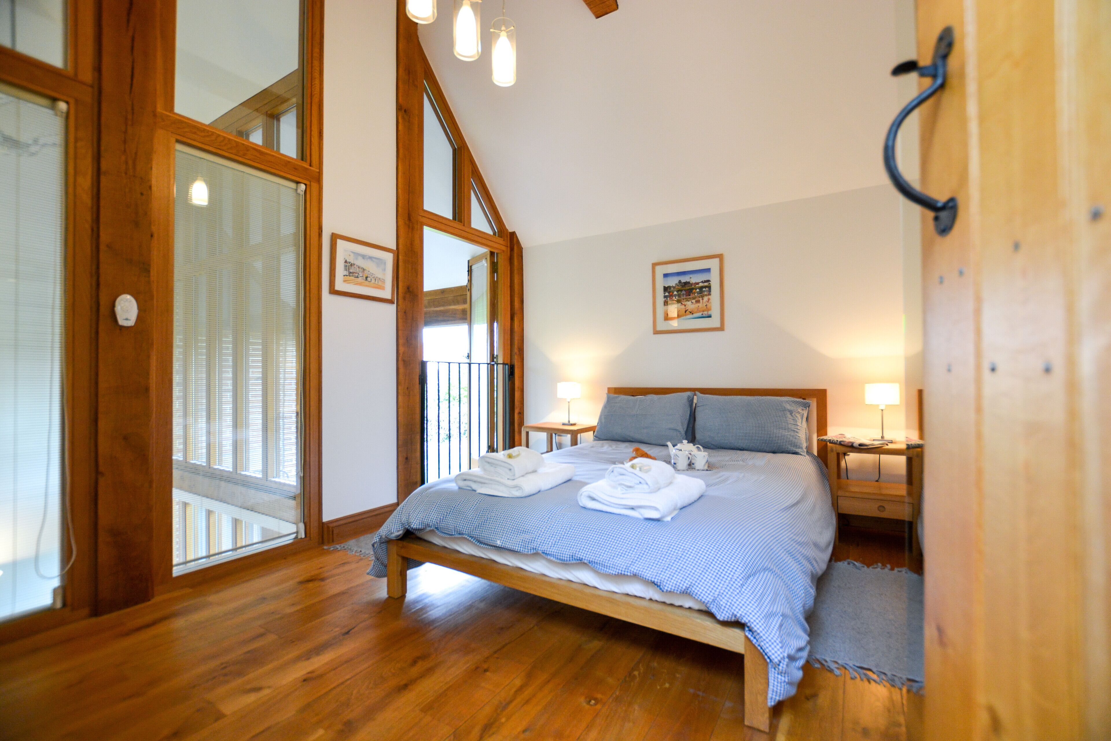 2 habitaciones, decoración personalizada y muebles diferentes 