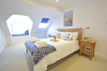 1 bedroom, individually decorated, individually furnished, free WiFi. The Southwold Loft