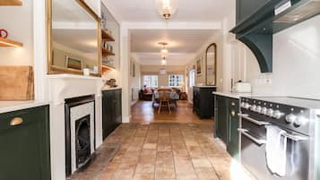 Fridge, cookware/dishes/utensils